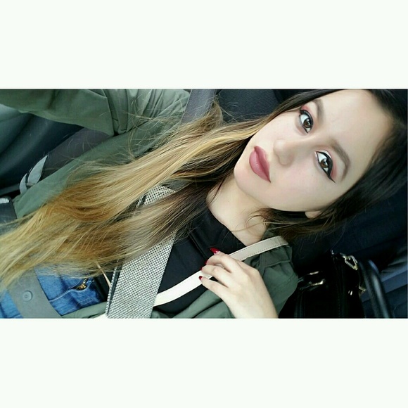 Meet your Posher, Celeste - Picture 1 of 1